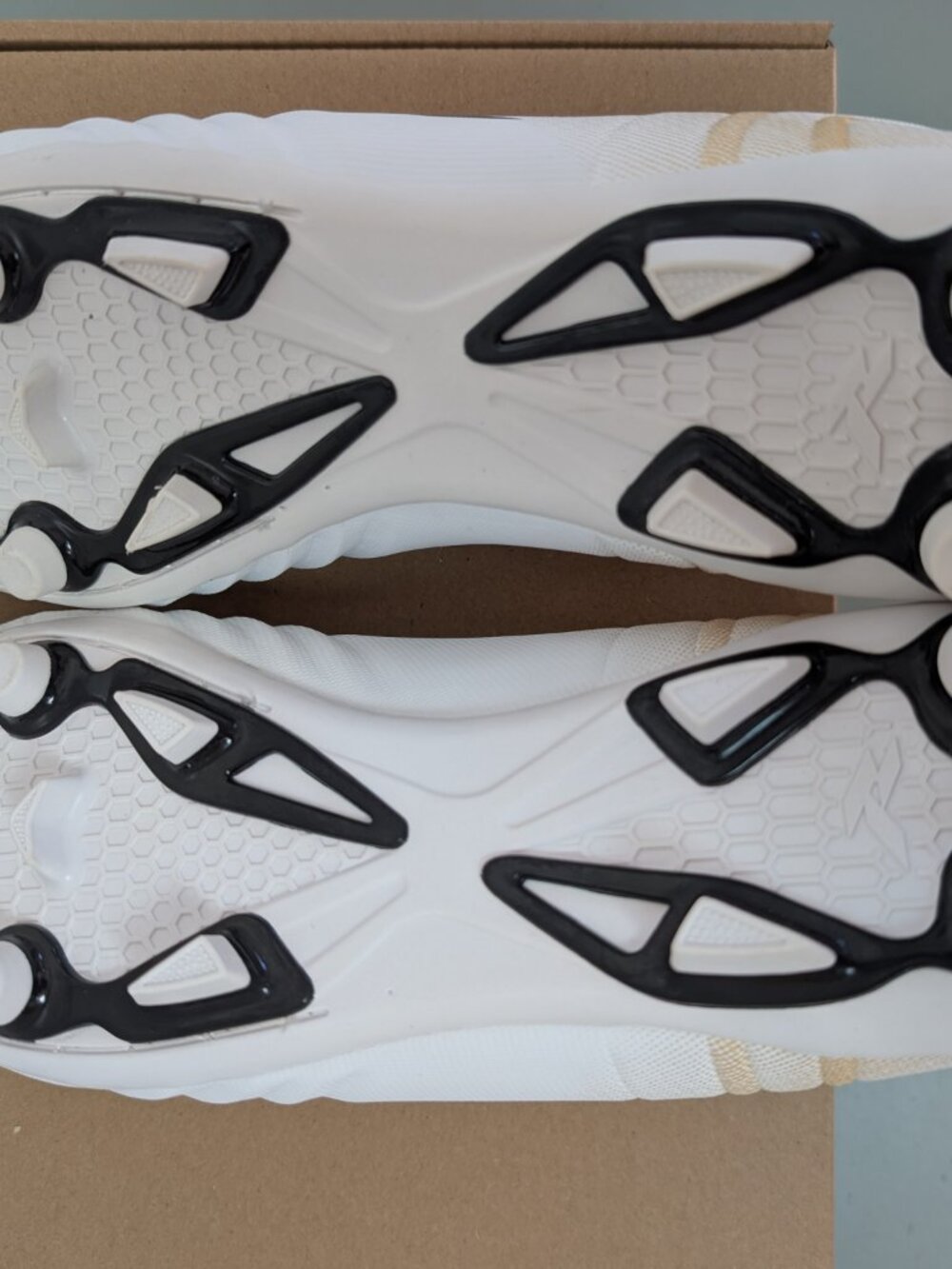 *New* Runic Unisex Ball Control Soccer Cleats - Size 7 - Picture 5 of 6